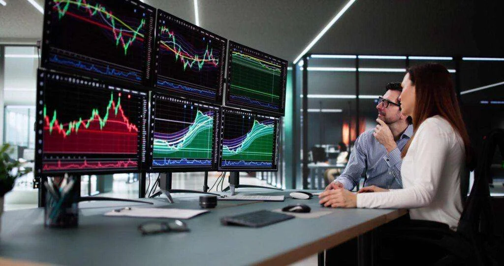 Gold and silver COMEX trading analysis.