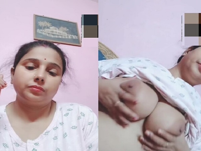 Chandigarh bhabhi shows big boobs to lover on video